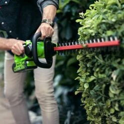 Greenworks 40v Hedge Trimmer With 2Ah Battery And Charger -Garden Bulbs Store 180282 5